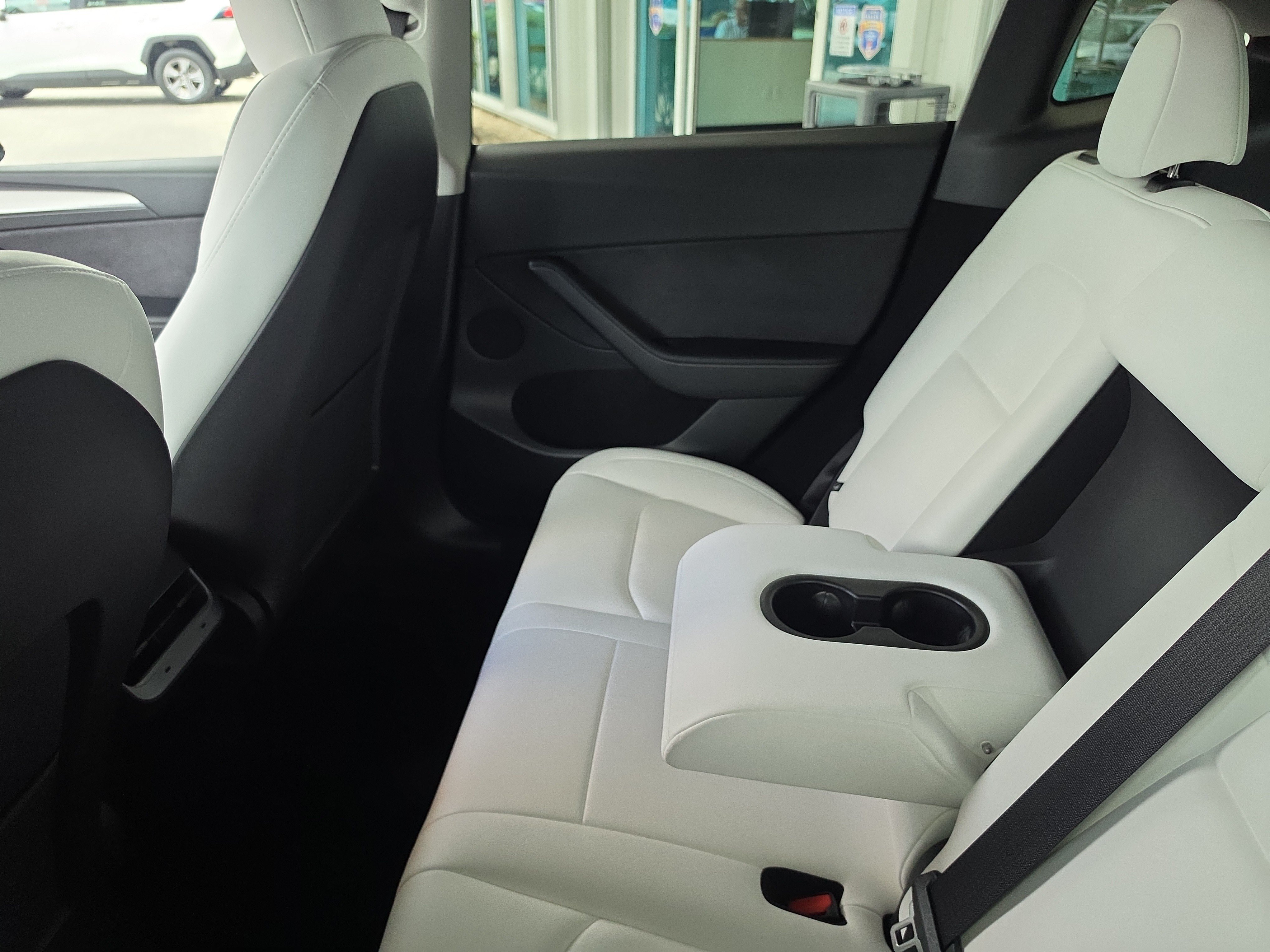 Used 2025 Tesla Model Y Long Range RWD image 9