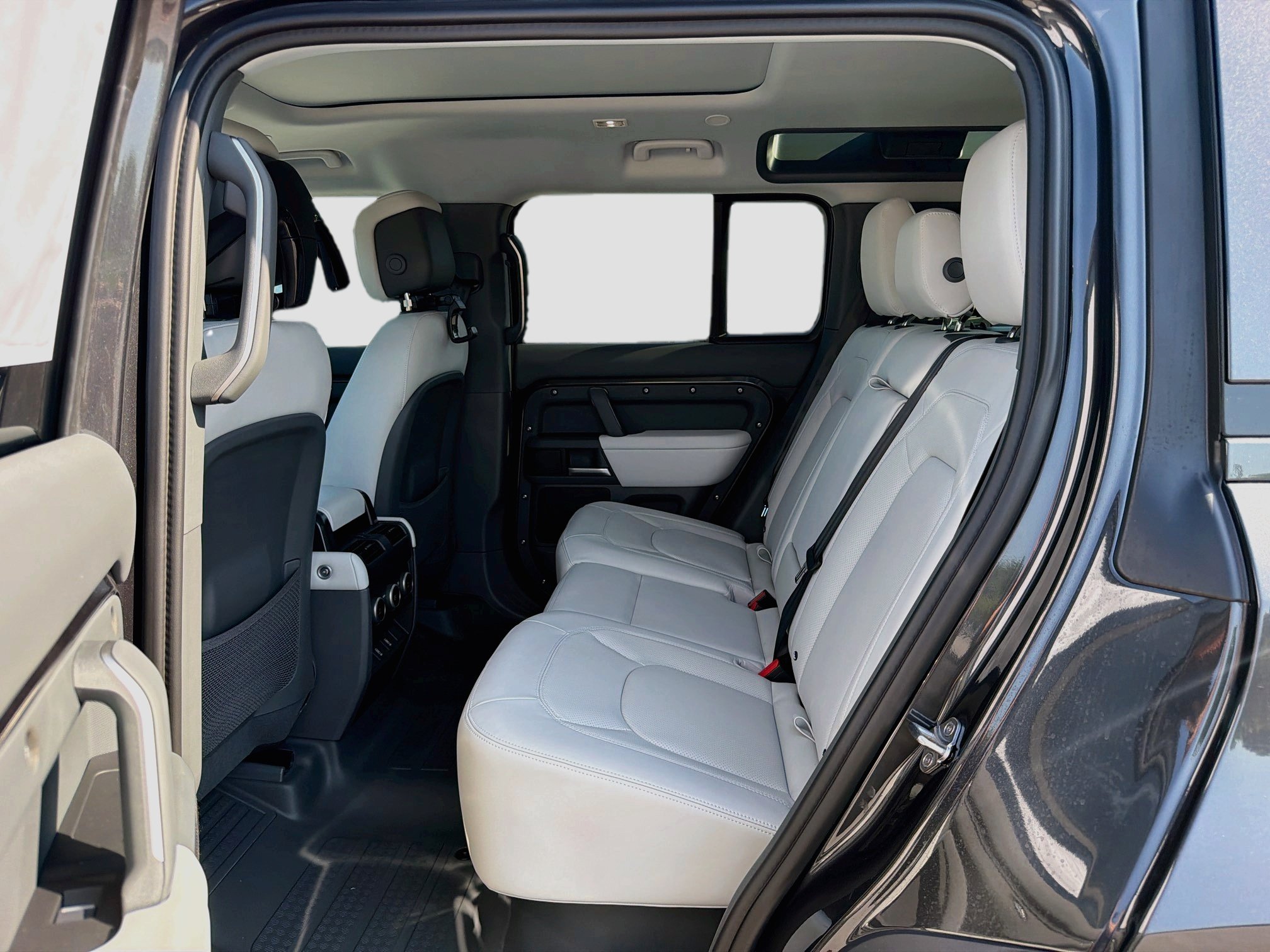 New 2026 Land Rover Defender 110 S AWD/4WD image 21