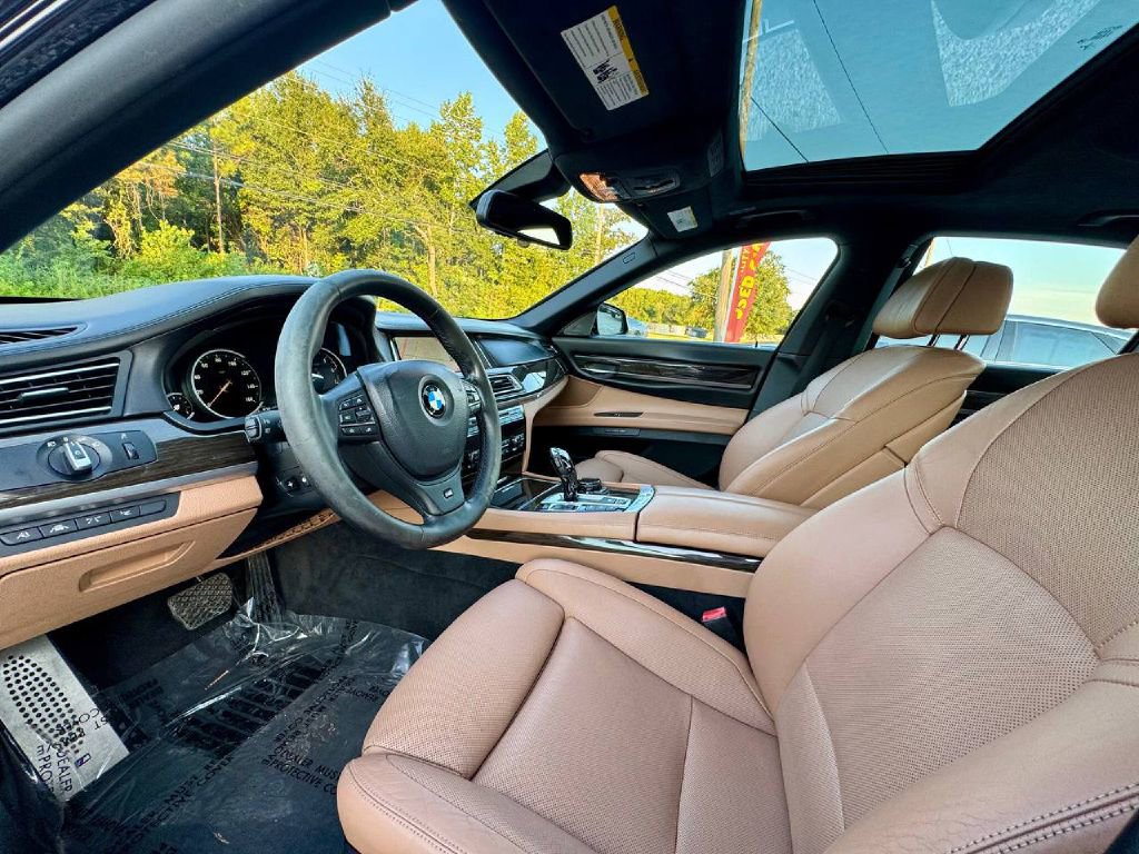 Used 2015 BMW 750i xDrive image 8