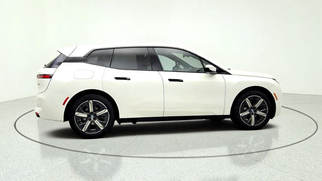 Used 2026 BMW iX xDrive45 w/ Premium Package AWD/4WD image 4