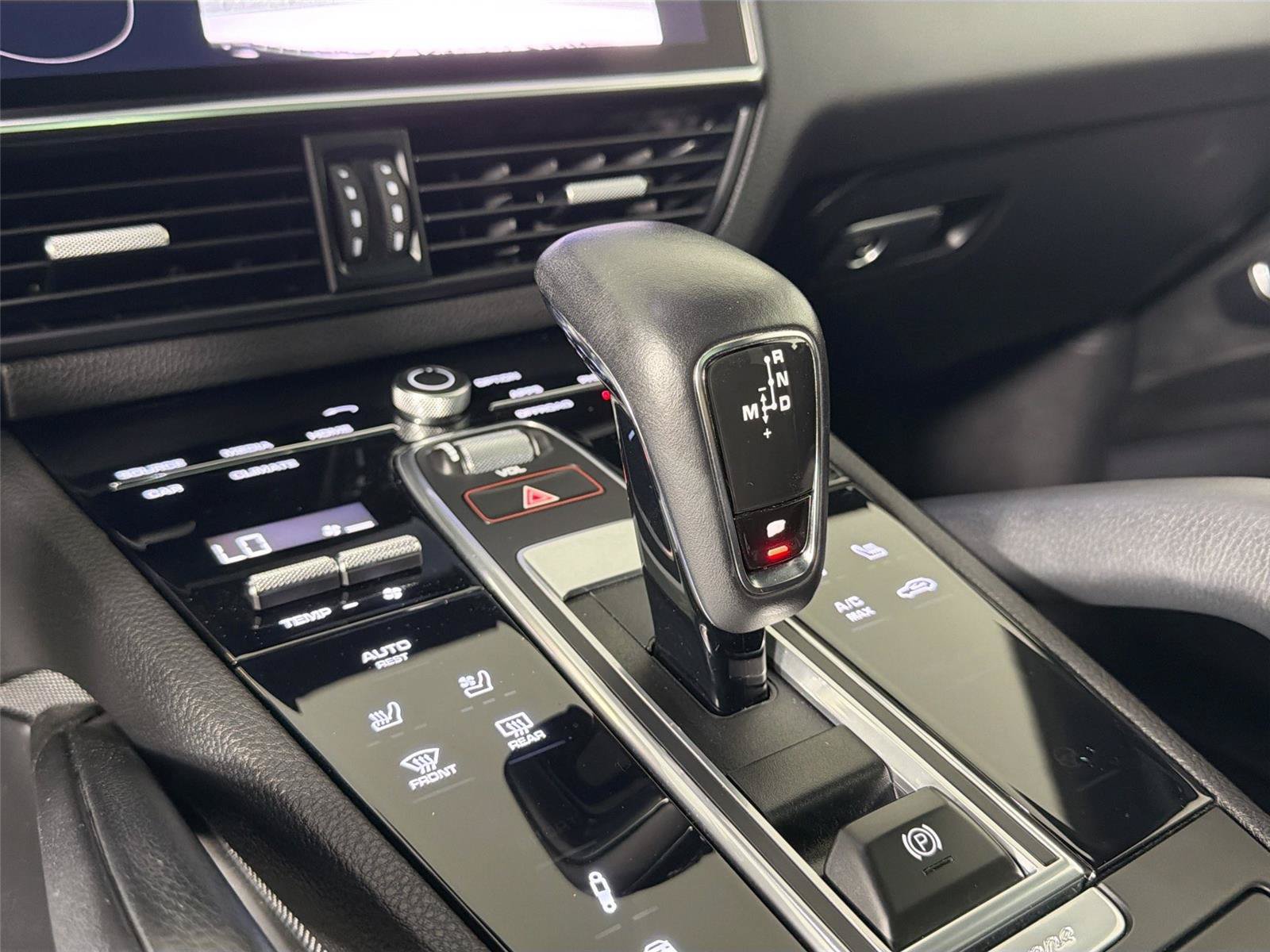 Certified 2023 Porsche Cayenne Platinum Edition AWD/4WD image 34