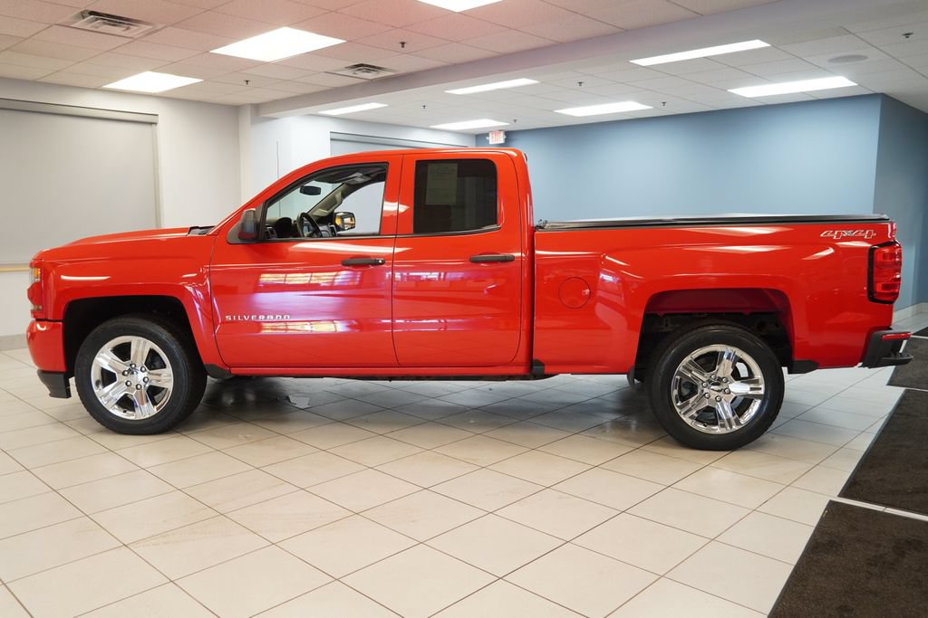 Used 2017 Chevrolet Silverado 1500 Custom w/ Custom Convenience Package AWD/4WD image 2