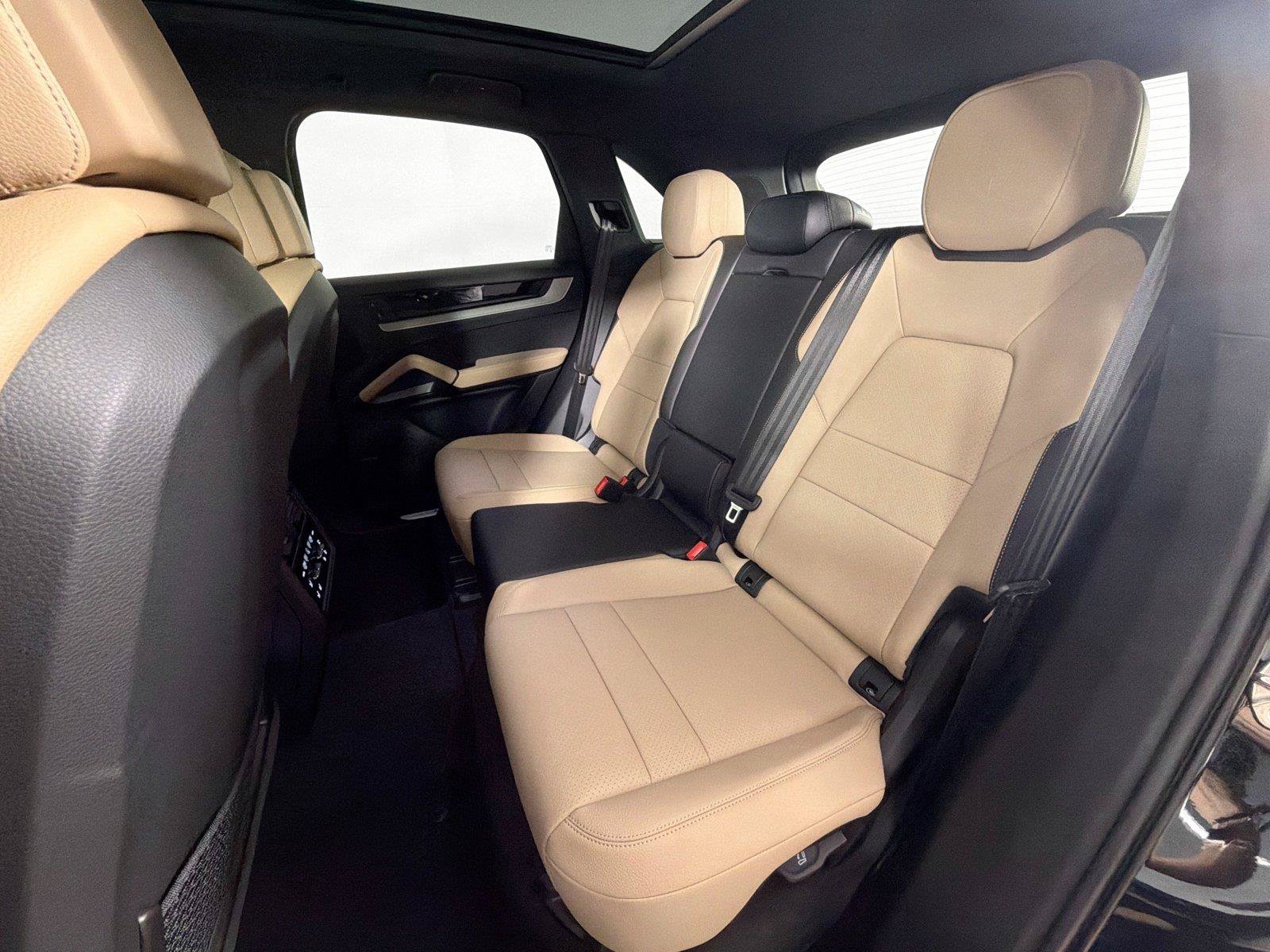 Certified 2026 Porsche Cayenne AWD/4WD image 24