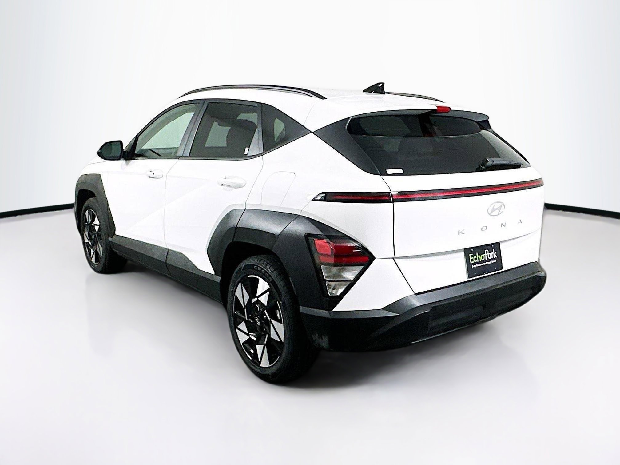 Used 2025 Hyundai Kona SEL FWD image 5