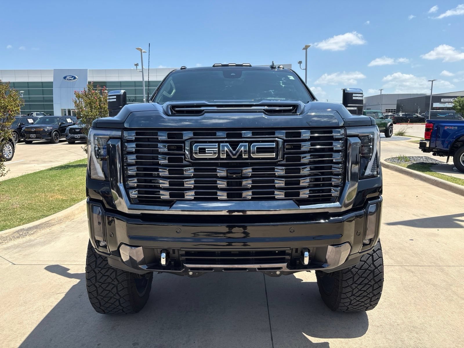 Used 2024 GMC Sierra 2500 Denali Ultimate AWD/4WD image 9