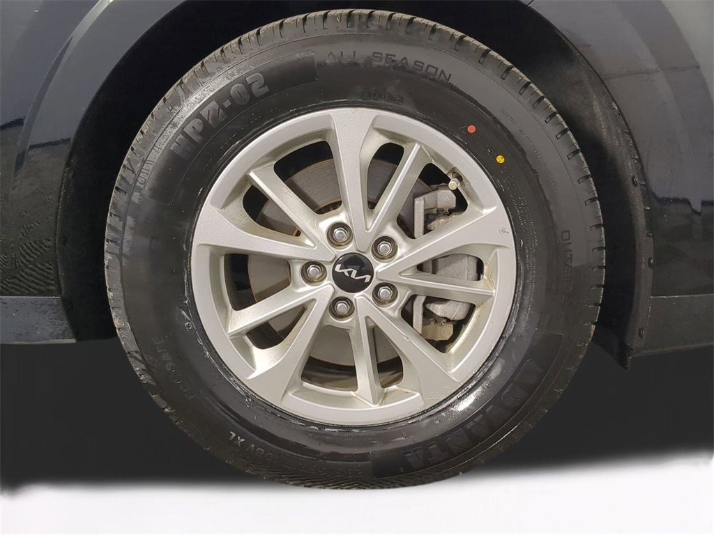 Used 2024 Kia Carnival LX image 11