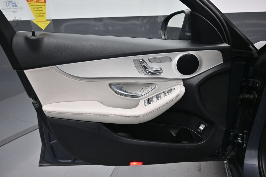 Used 2016 Mercedes-Benz C 300 4MATIC Sedan image 9