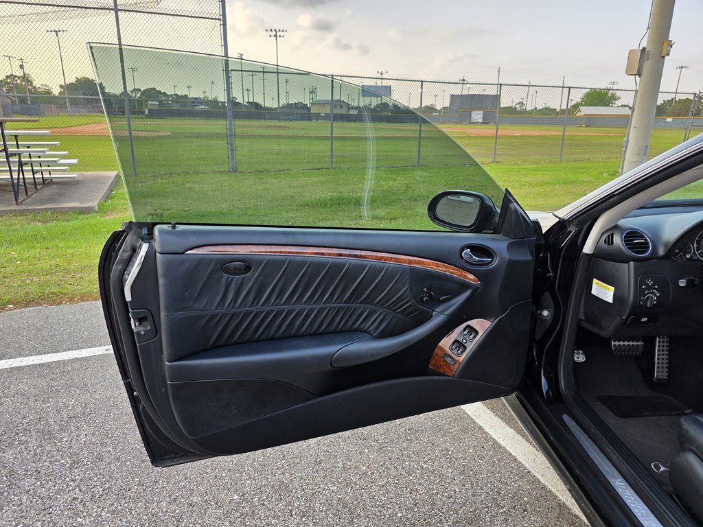 Used 2009 Mercedes-Benz CLK 350 Coupe image 5