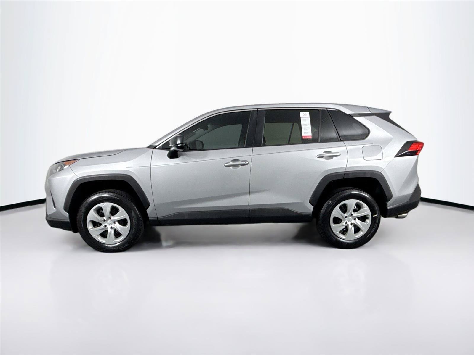 Used 2022 Toyota RAV4 LE FWD image 13