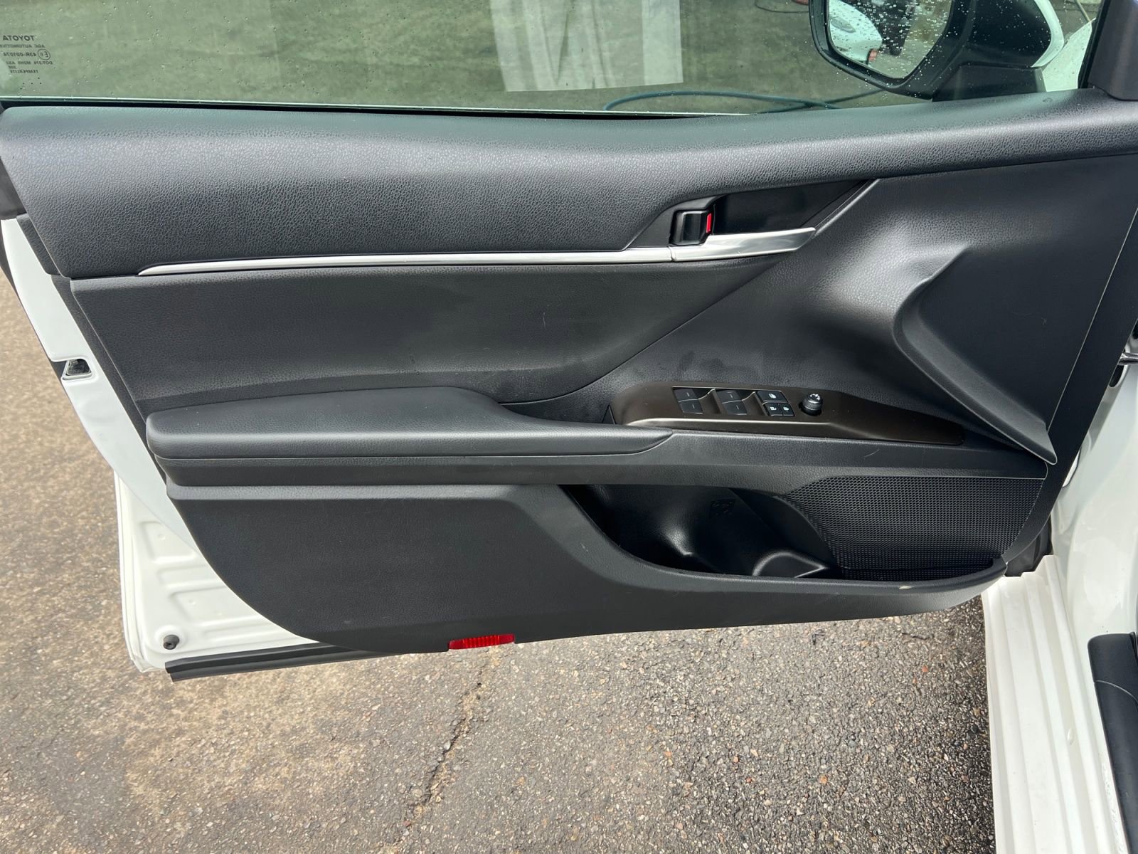 Used 2021 Toyota Camry SE w/ Cold Weather Package image 19