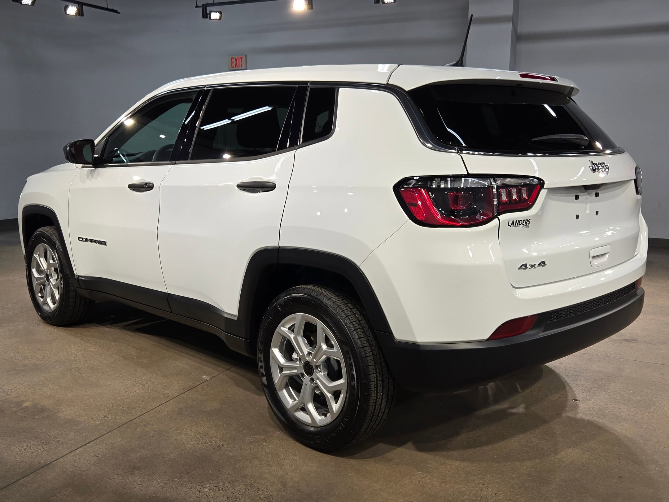 Used 2025 Jeep Compass Sport image 5