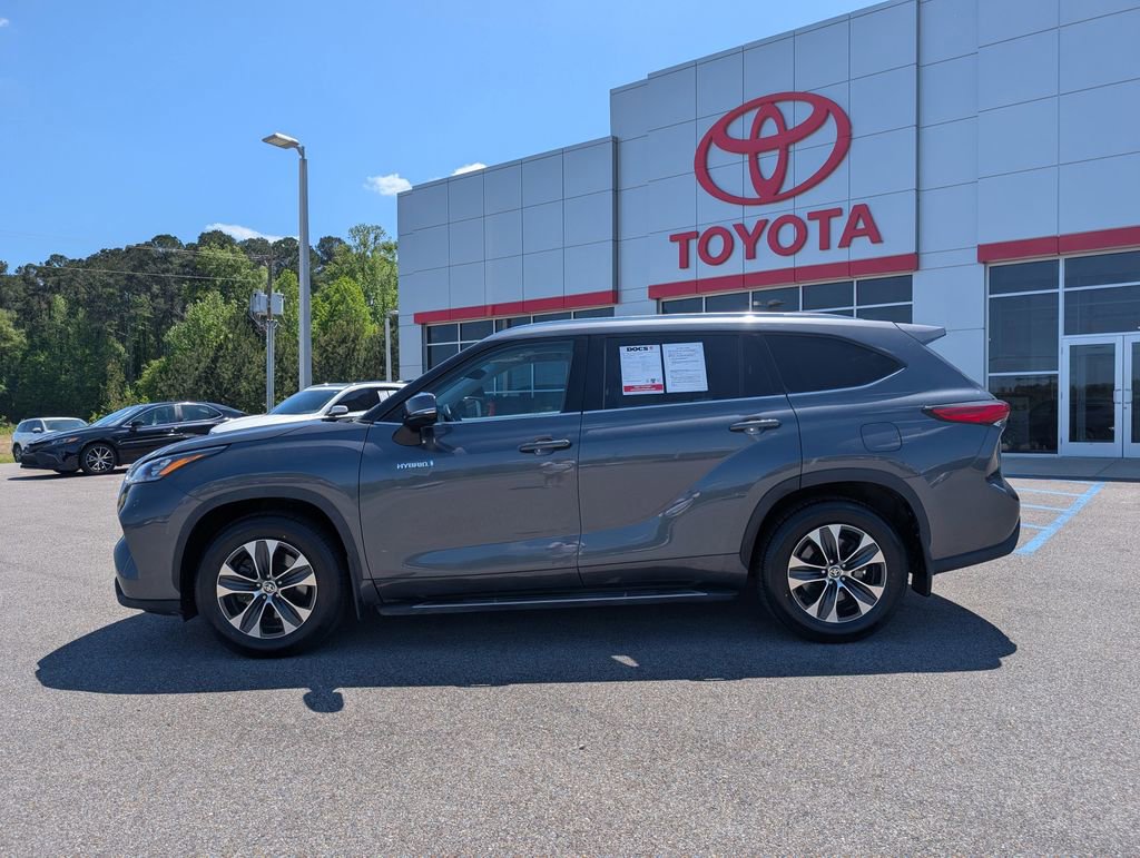 Used 2020 Toyota Highlander XLE image 2