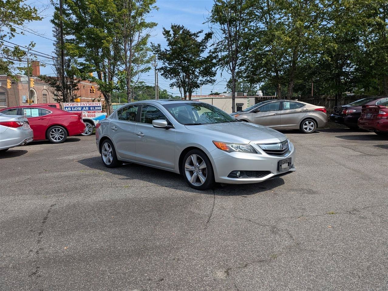 Used 2013 Acura ILX w/ Technology Package FWD image 2