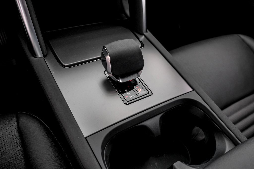 Used 2025 Land Rover Discovery Sport S image 13