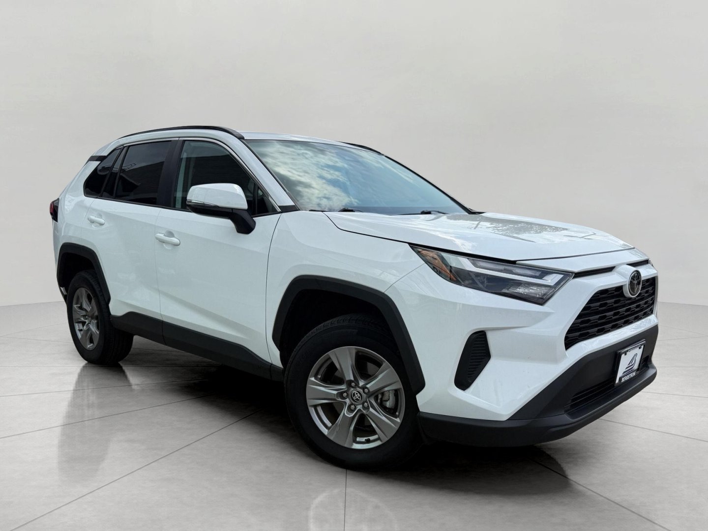 Used 2025 Toyota RAV4 XLE AWD/4WD image 1