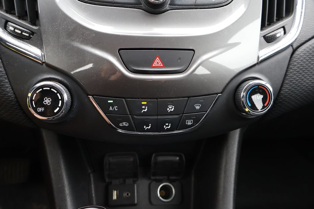 Used 2017 Chevrolet Cruze LT FWD image 22