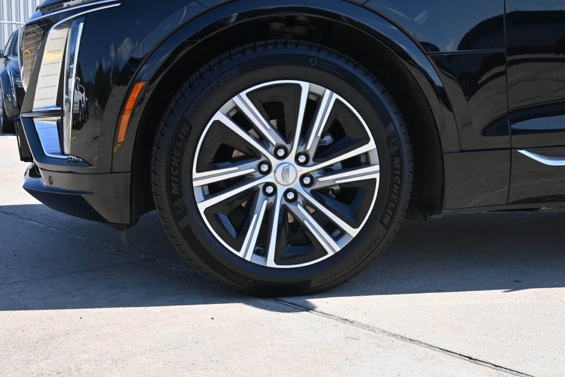 Certified 2024 Cadillac Lyriq Luxury AWD/4WD image 27
