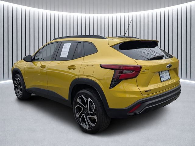 Used 2024 Chevrolet Trax RS w/ Sunroof Package FWD image 7