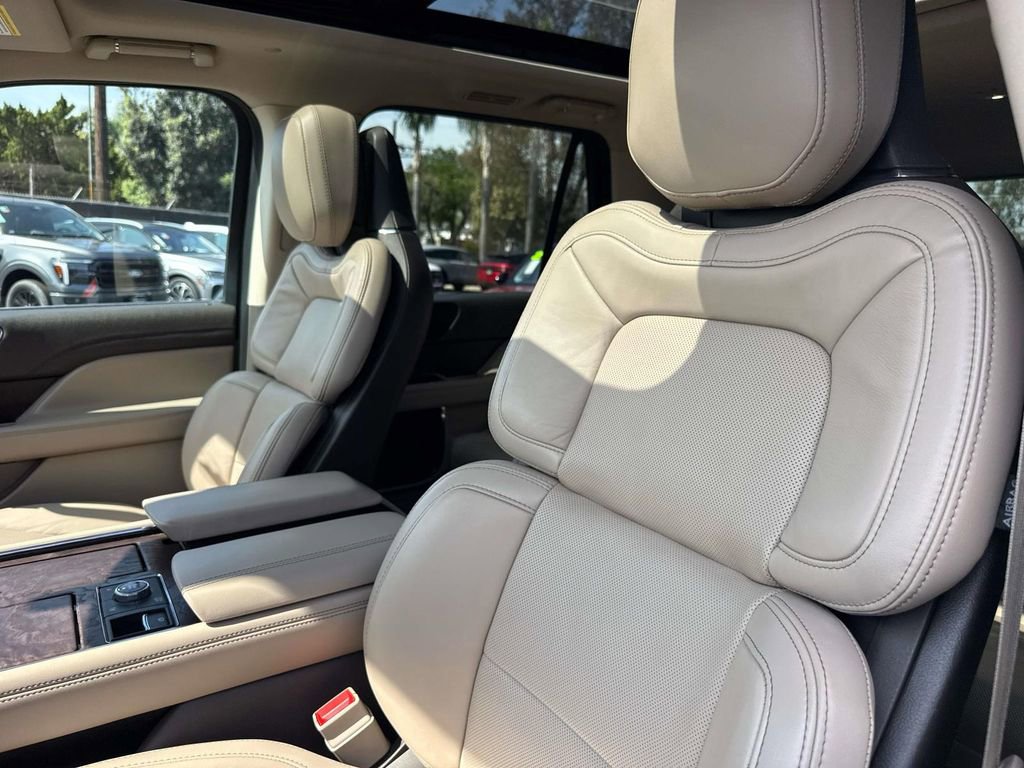 Certified 2023 Lincoln Navigator Reserve image 25