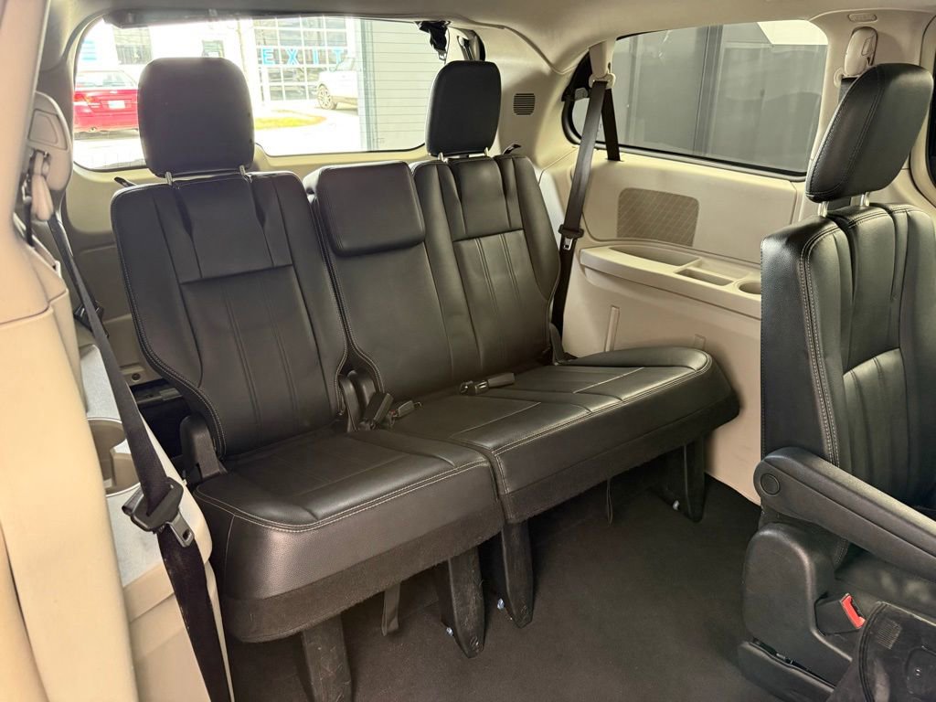 Used 2014 Chrysler Town & Country Touring image 54