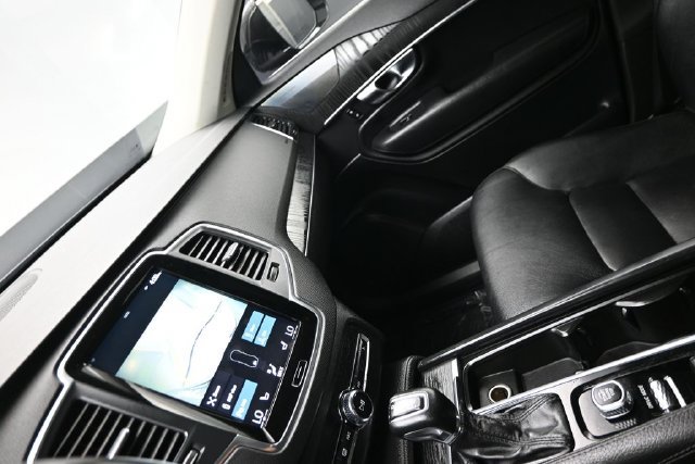Used 2020 Volvo XC90 T6 Momentum AWD/4WD image 16
