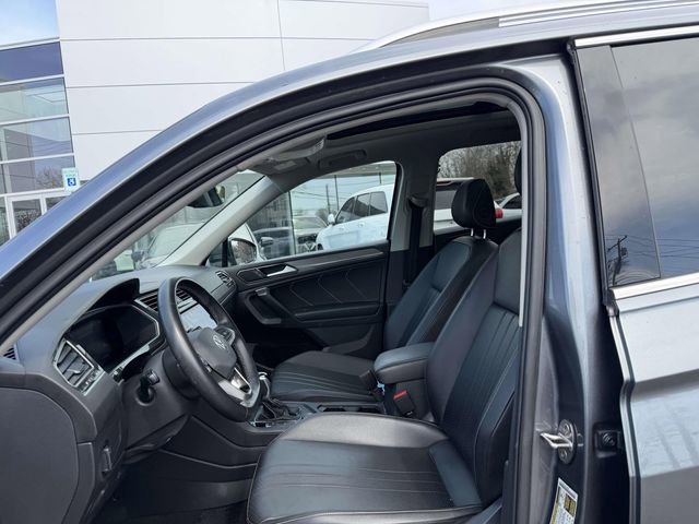 Used 2022 Volkswagen Tiguan SE w/ Panoramic Sunroof Package AWD/4WD image 13