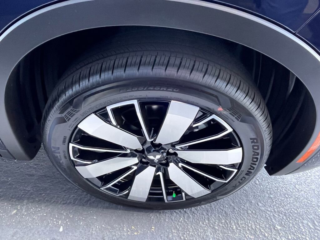 New 2025 Mitsubishi Outlander SE image 32
