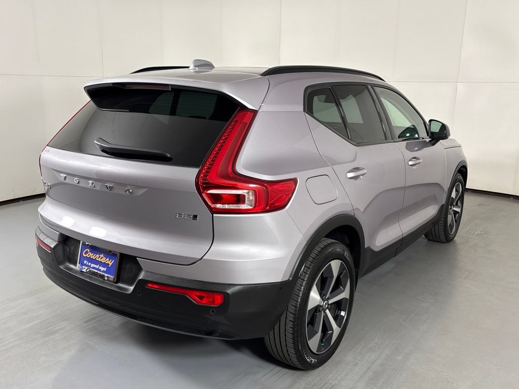 Used 2026 Volvo XC40 B5 Plus AWD/4WD image 8