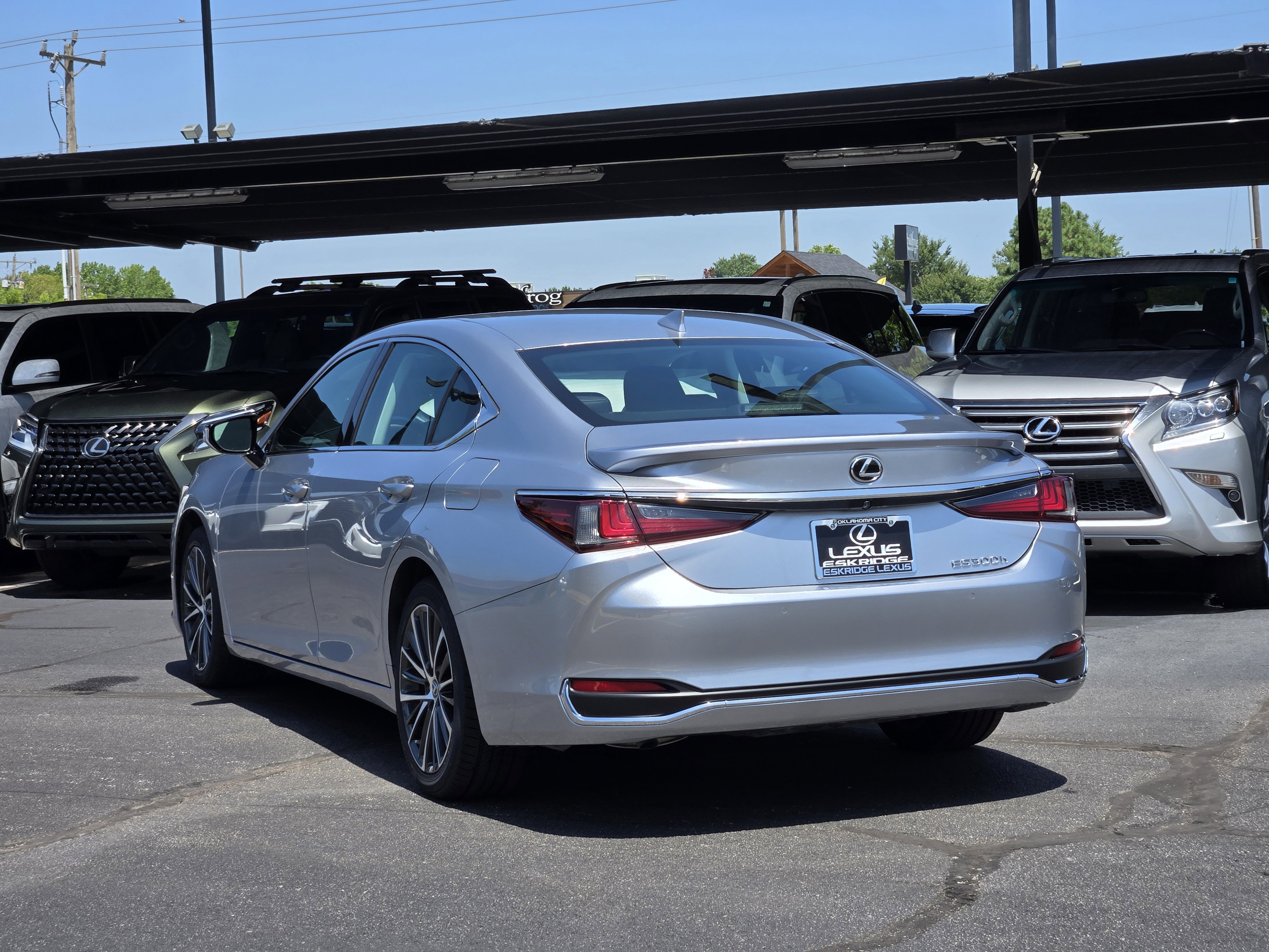 New 2023 Lexus ES 300h w/ Premium Package image 5