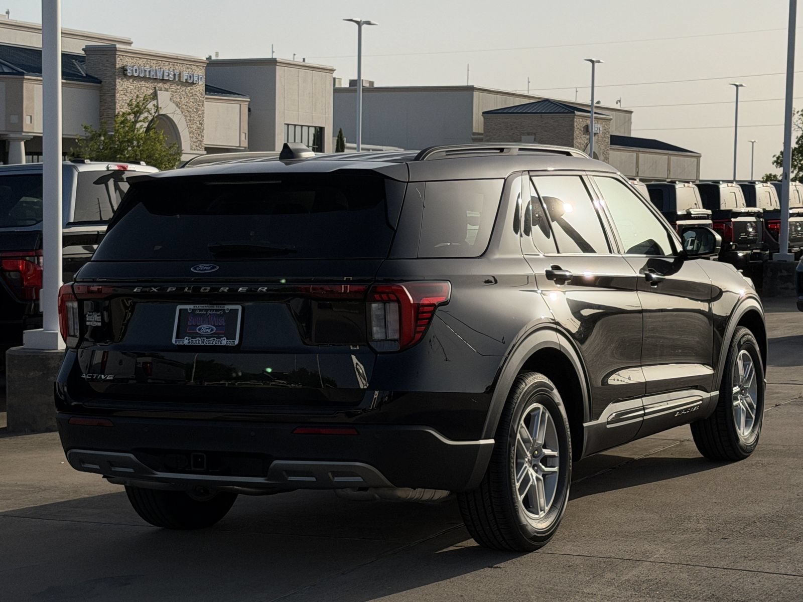 New 2026 Ford Explorer Active w/ Active Comfort Package RWD image 4