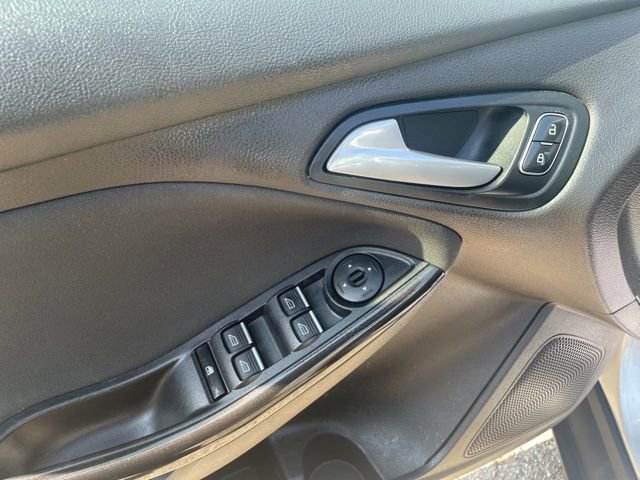 Used 2015 Ford Focus Titanium FWD image 19