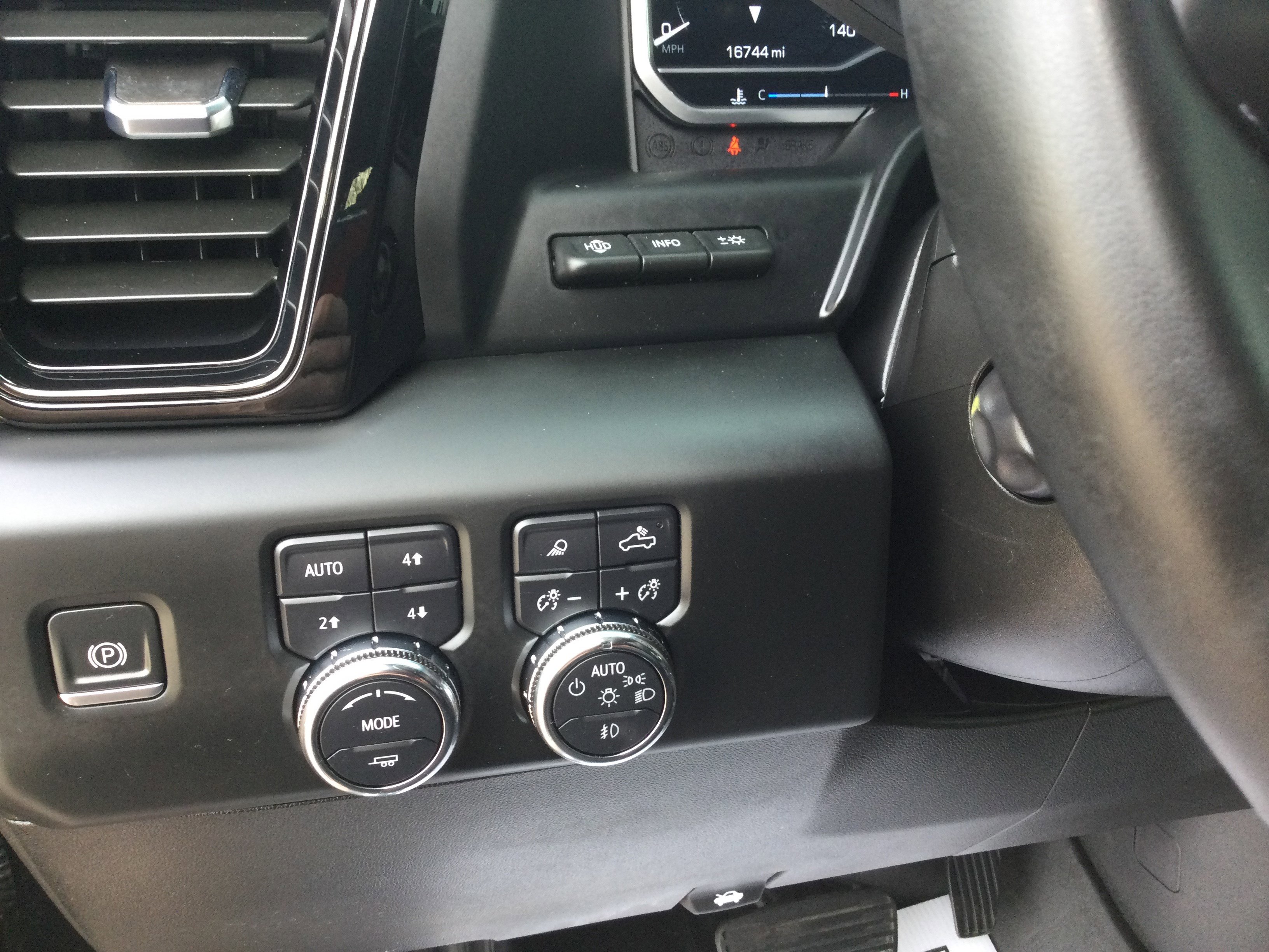 Used 2024 GMC Sierra 1500 AT4 w/ Technology Package image 15