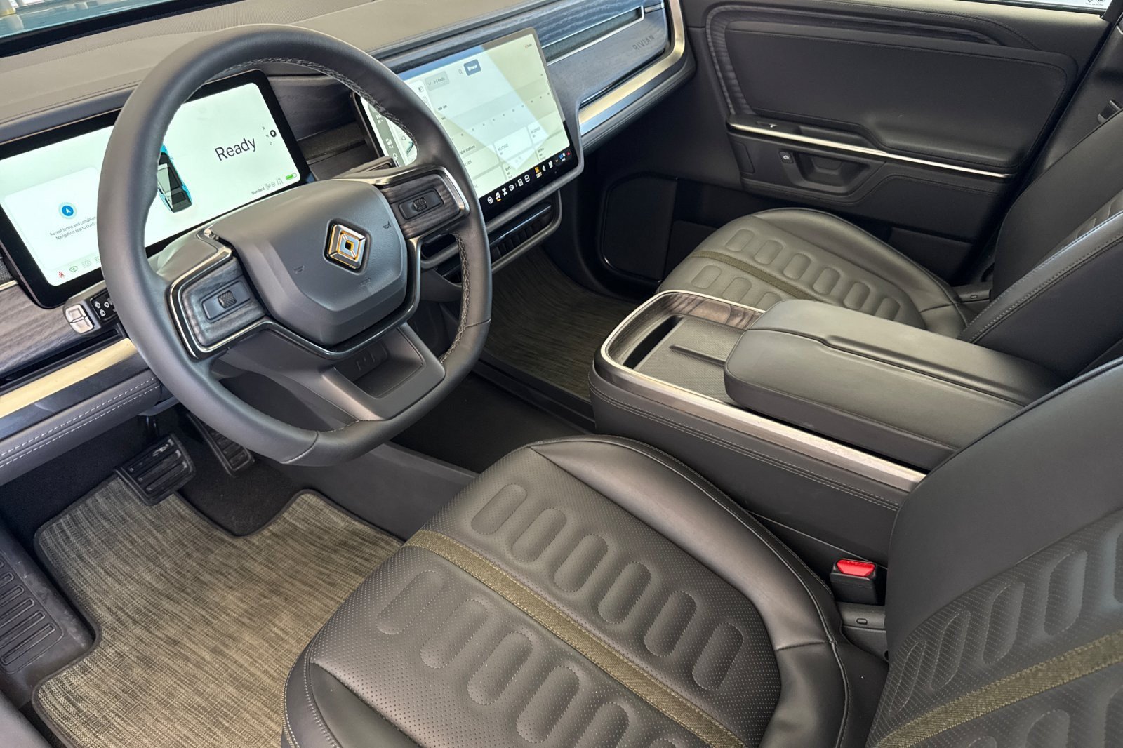 Used 2025 Rivian R1S Adventure Dual AWD/4WD image 9