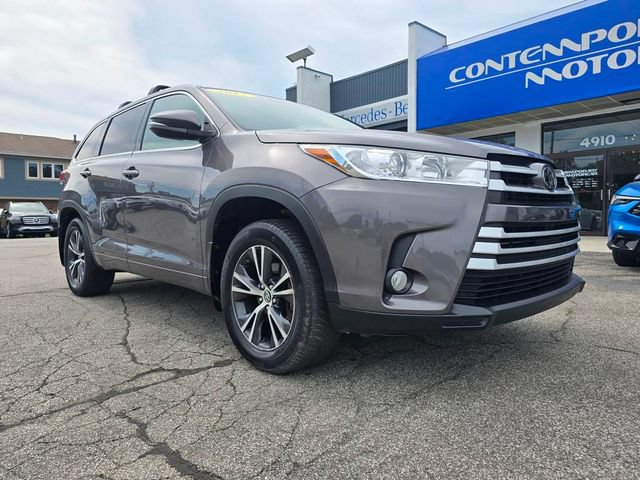 Used 2017 Toyota Highlander Plus AWD/4WD image 2