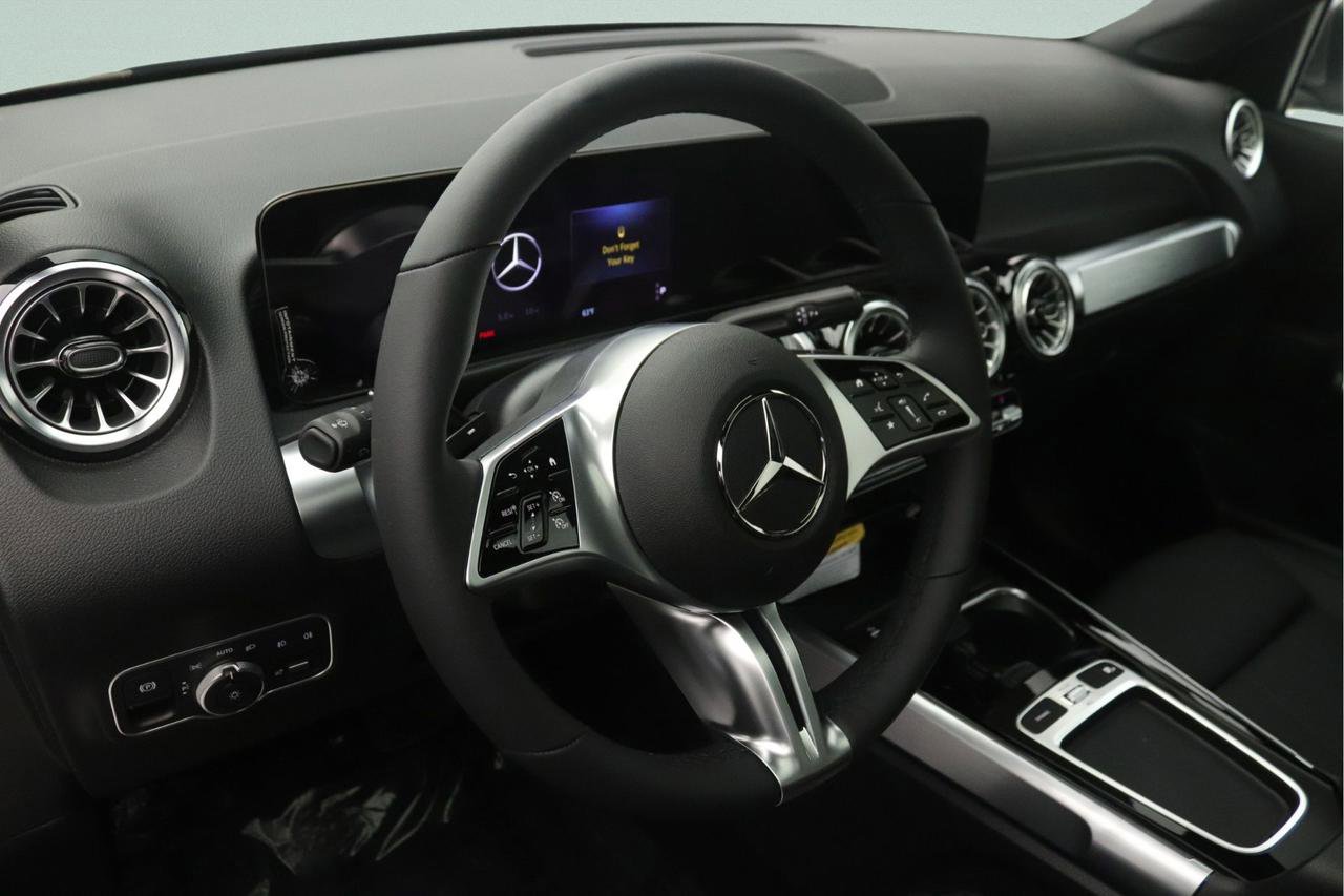 New 2026 Mercedes-Benz GLB 250 4MATIC image 4