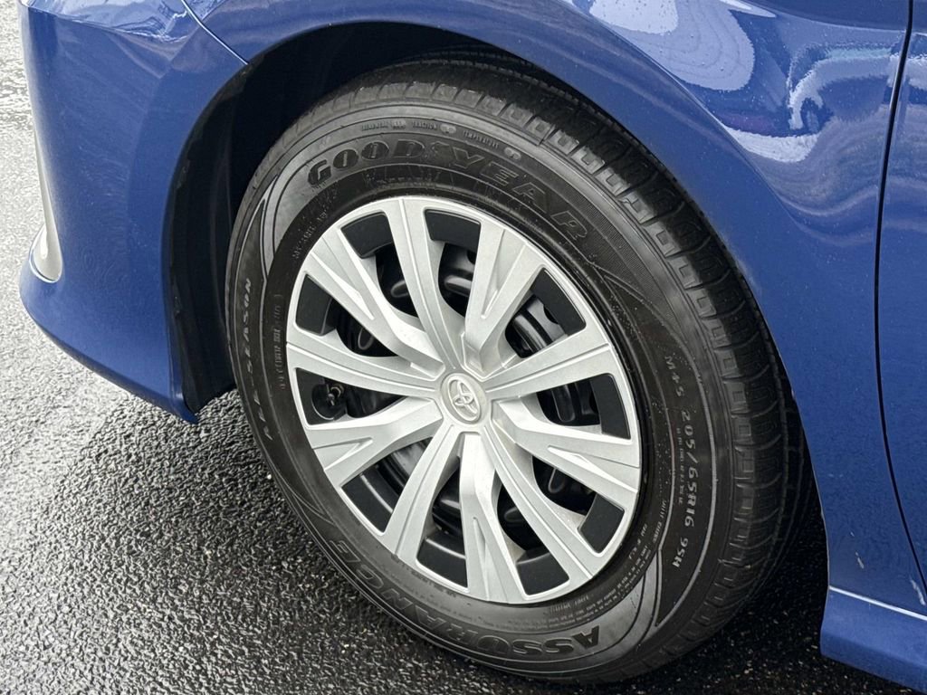 Used 2023 Toyota Camry LE image 30