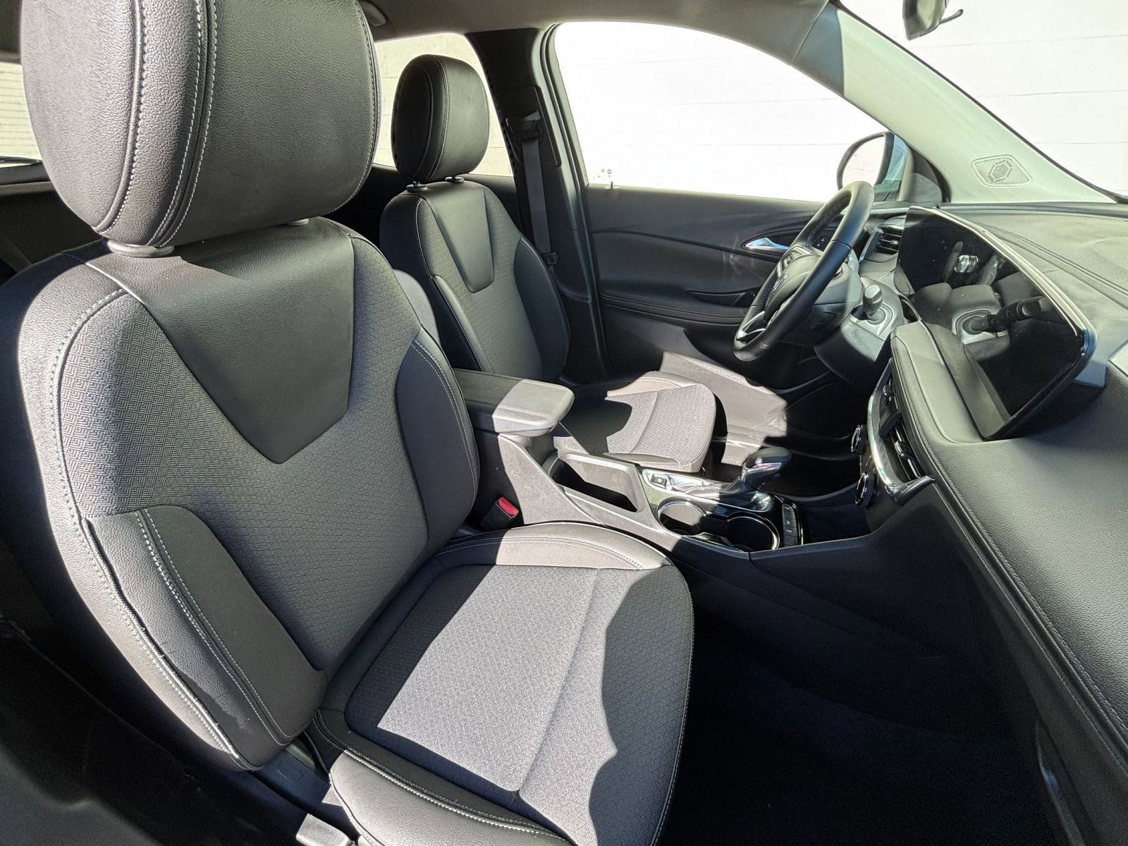 Used 2025 Buick Encore GX Preferred image 36