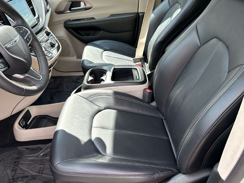 Used 2024 Chrysler Pacifica Limited FWD image 14
