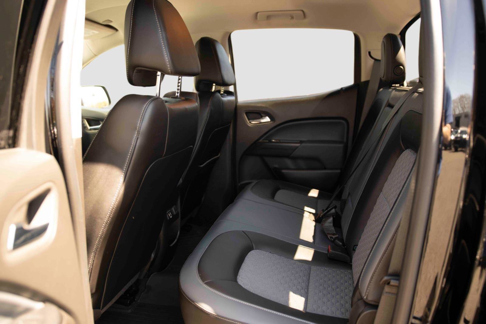 Used 2022 Chevrolet Colorado Z71 w/ Z71 Midnight Edition AWD/4WD image 15