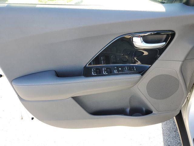 Used 2019 Kia Niro EX image 16
