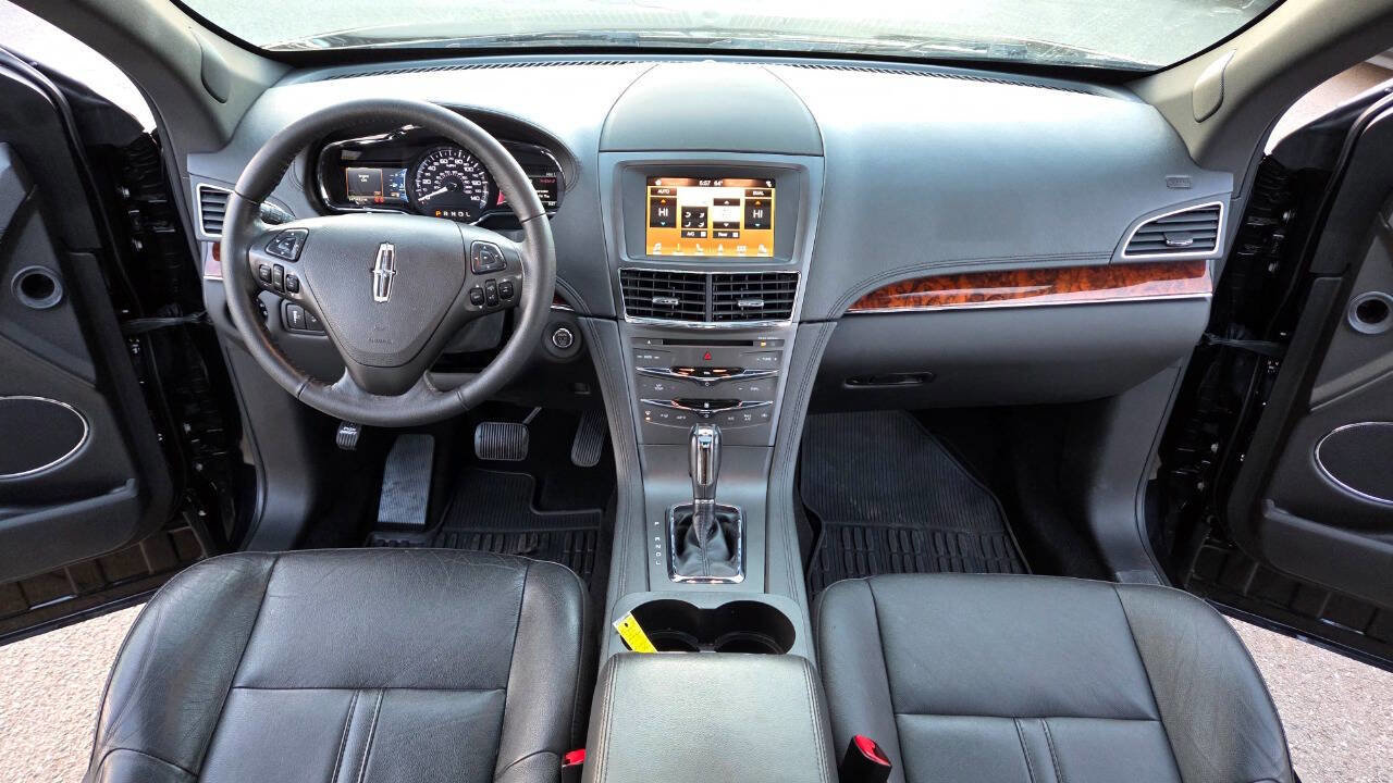 Used 2019 Lincoln MKT AWD image 31