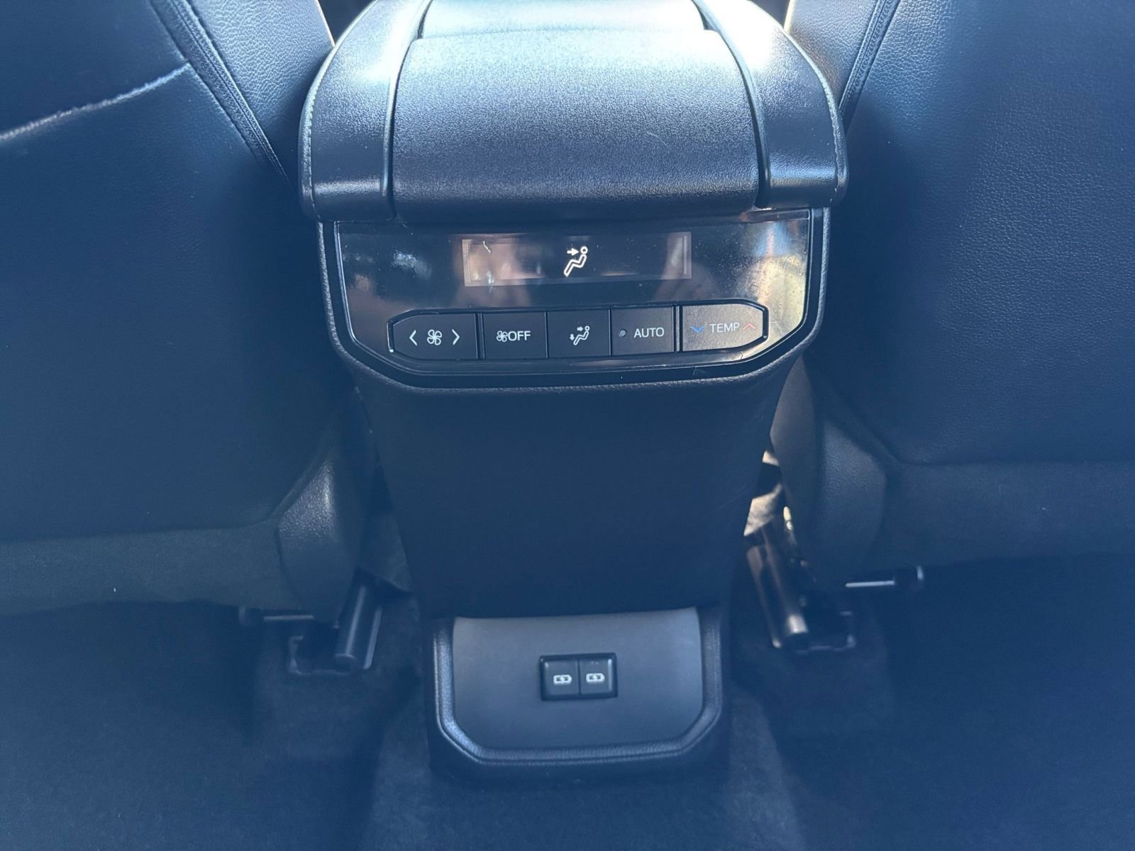 Used 2025 Toyota Highlander XSE AWD/4WD image 25