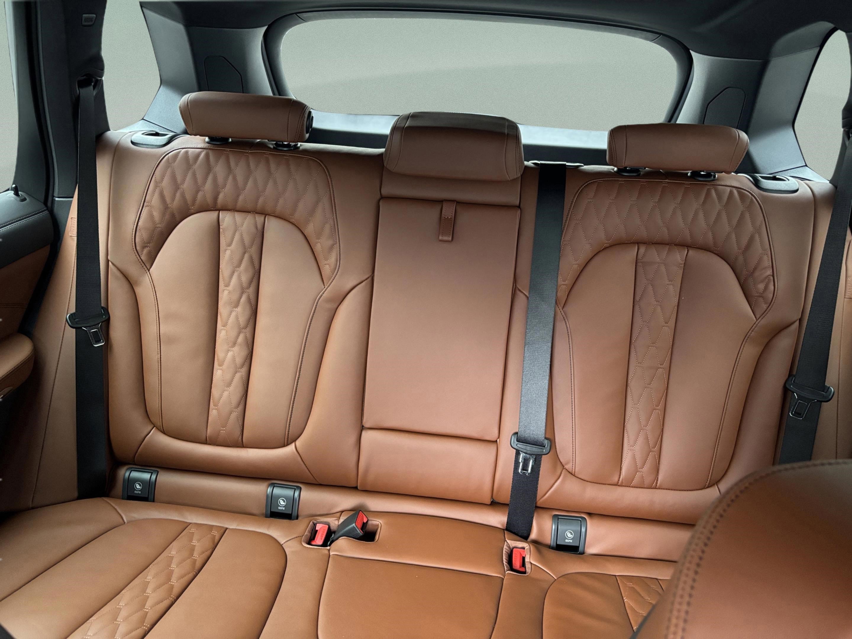 Used 2026 BMW X5 xDrive50e w/ M Sport Package image 30