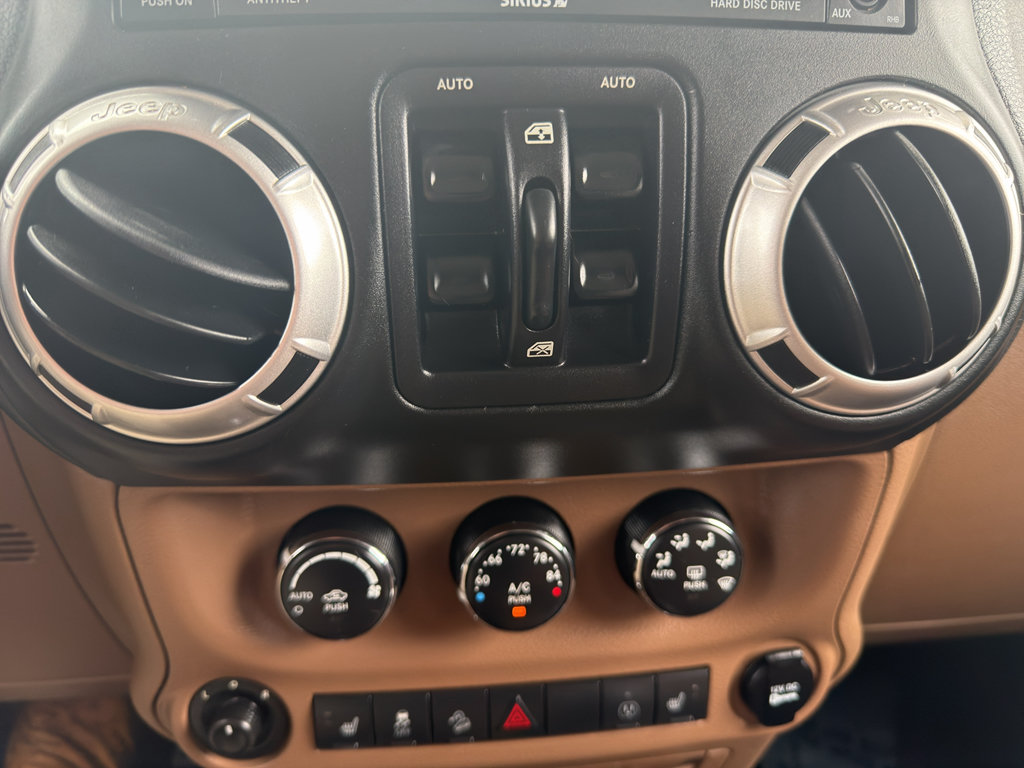 Used 2015 Jeep Wrangler Unlimited Sahara w/ Max Tow Package AWD/4WD image 15