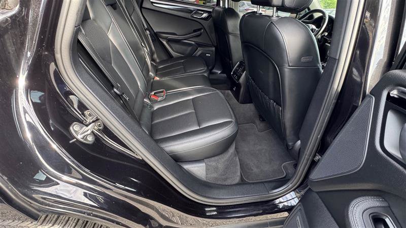 Used 2020 Porsche Macan w/ Premium Package Plus AWD/4WD image 38
