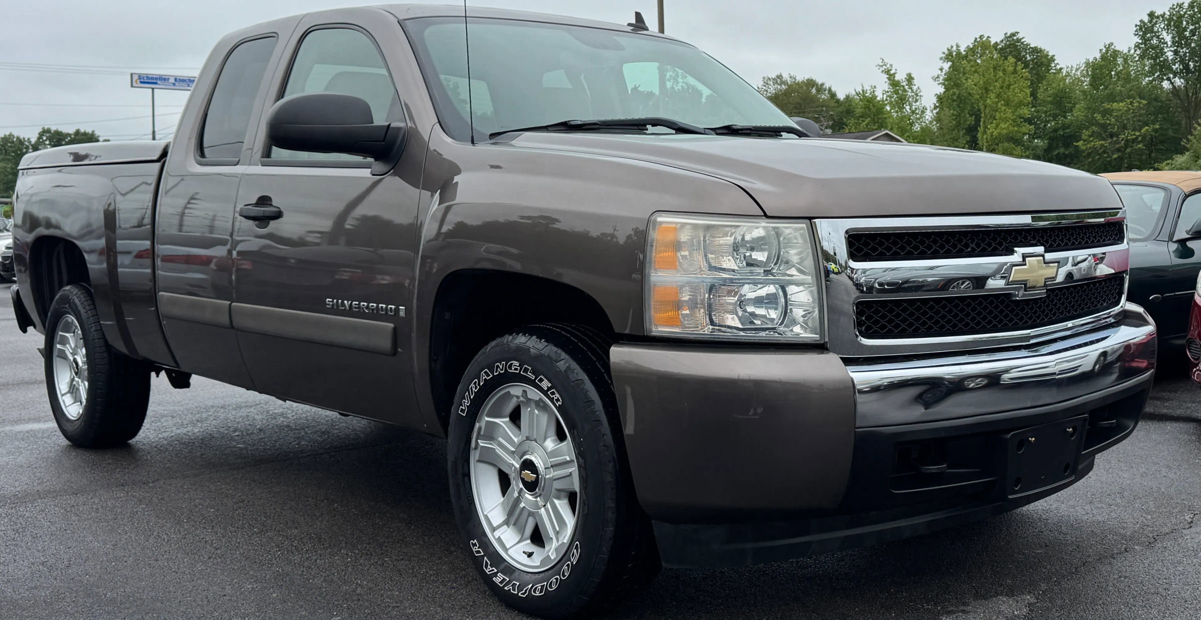 Used 2007 Chevrolet Silverado 1500 LT w/ Towing Package image 4