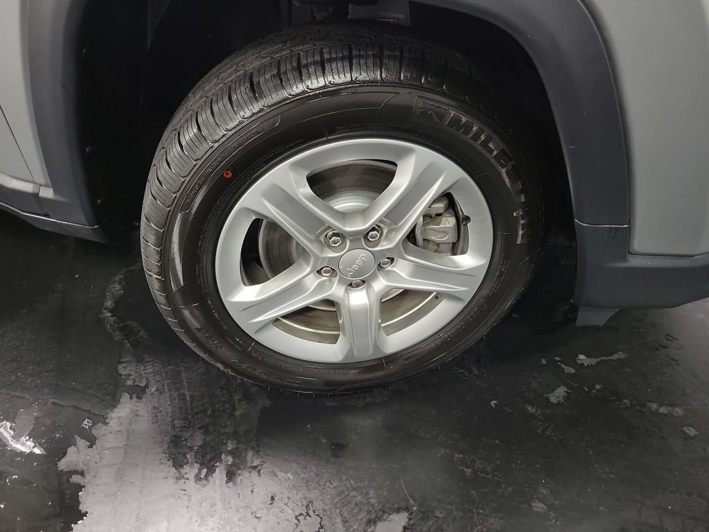 Used 2024 Jeep Compass Latitude AWD/4WD image 10