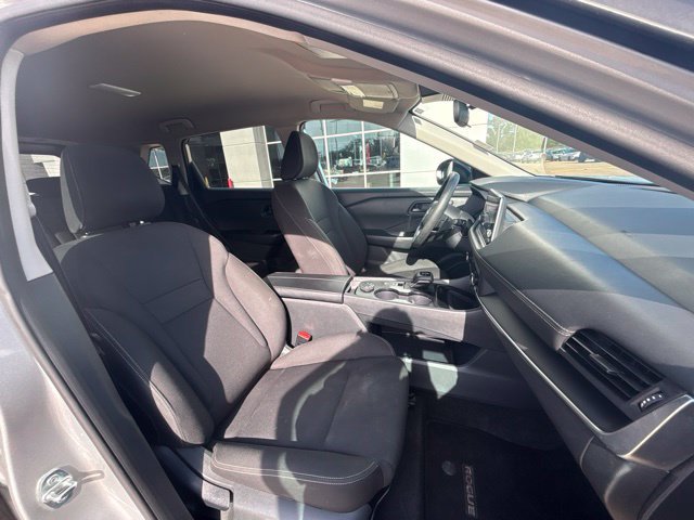 Used 2024 Nissan Rogue S AWD/4WD image 17