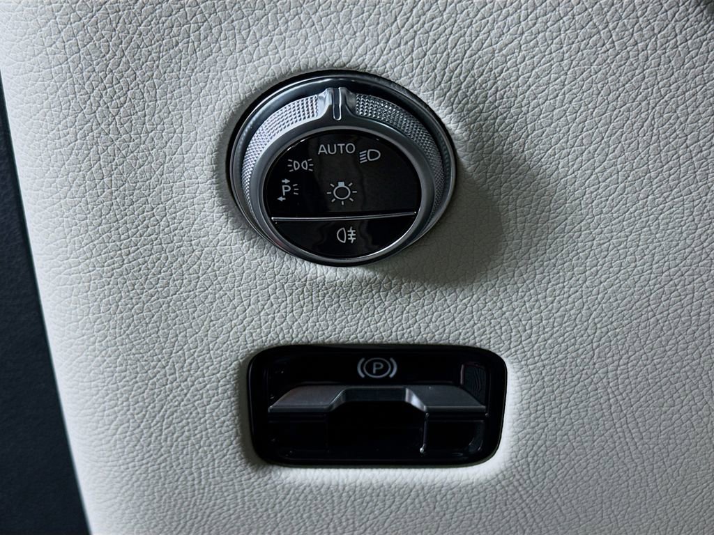 Used 2023 Mercedes-Benz GLC 300 4MATIC image 10