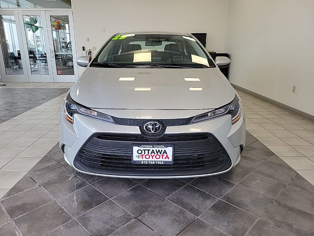 Used 2025 Toyota Corolla LE image 3